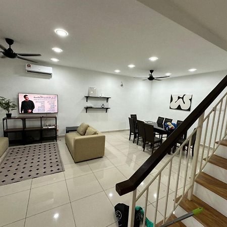 P12 Homestay Putrajaya Esterno foto